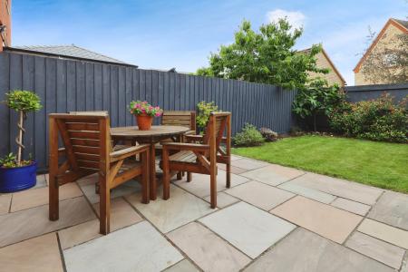 4 bedroom Terraced House for sale in Orchard Way, Henlow