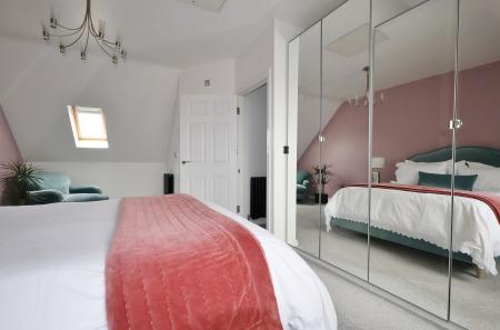 4 bedroom Terraced House for sale in Orchard Way, Henlow