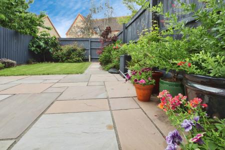 4 bedroom Terraced House for sale in Orchard Way, Henlow