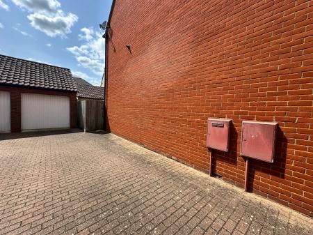 4 bedroom Terraced House for sale in Orchard Way, Henlow