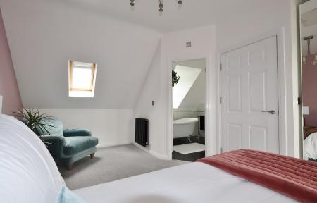 4 bedroom Terraced House for sale in Orchard Way, Henlow