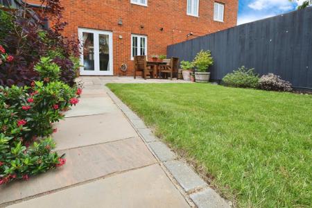 4 bedroom Terraced House for sale in Orchard Way, Henlow