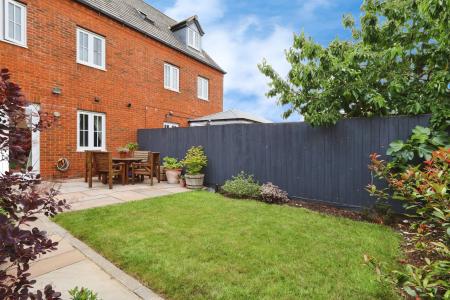 4 bedroom Terraced House for sale in Orchard Way, Henlow