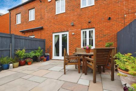 4 bedroom Terraced House for sale in Orchard Way, Henlow