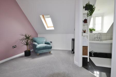 4 bedroom Terraced House for sale in Orchard Way, Henlow