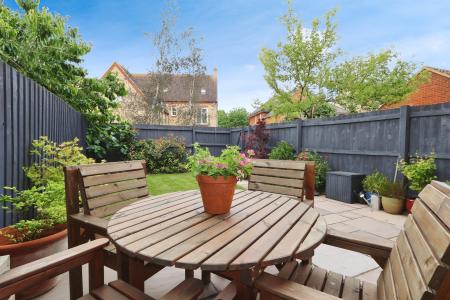 4 bedroom Terraced House for sale in Orchard Way, Henlow