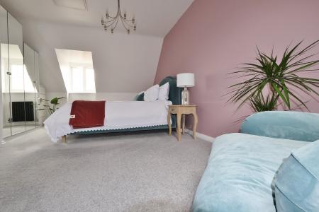 4 bedroom Terraced House for sale in Orchard Way, Henlow