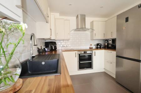 4 bedroom Terraced House for sale in Orchard Way, Henlow