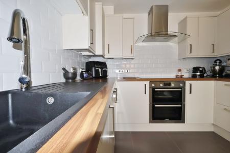 4 bedroom Terraced House for sale in Orchard Way, Henlow