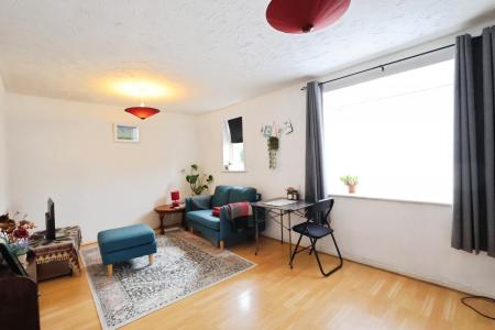 2 bedroom Flat for sale in Redoubt Close, Hitchin