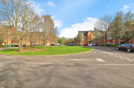 2 bedroom Flat for sale in Redoubt Close, Hitchin