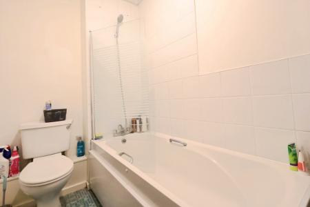 2 bedroom Flat for sale in Redoubt Close, Hitchin