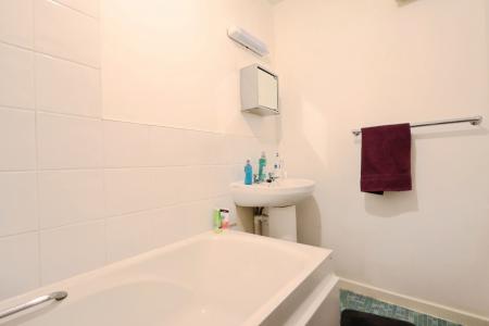 2 bedroom Flat for sale in Redoubt Close, Hitchin