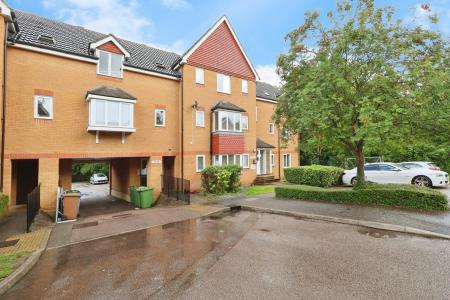 2 bedroom Flat for sale in Redoubt Close, Hitchin