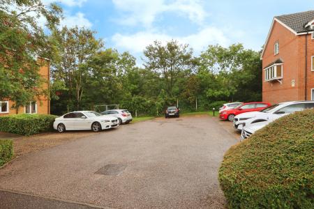 2 bedroom Flat for sale in Redoubt Close, Hitchin