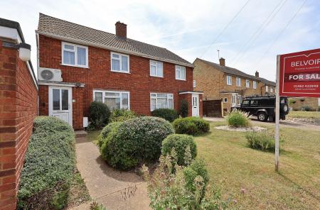 3 bedroom Semi-detached house for sale in Swinburne Avenue, Hitchin