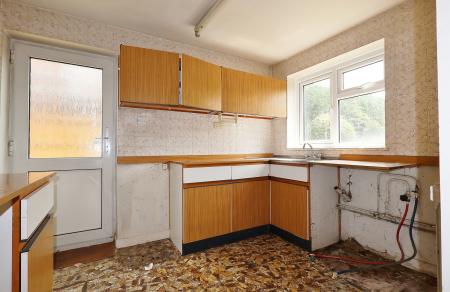 3 bedroom Semi-detached house for sale in Swinburne Avenue, Hitchin