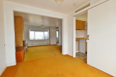 3 bedroom Semi-detached house for sale in Swinburne Avenue, Hitchin