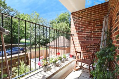 2 bedroom Mews house for sale in Wallace Court, Bancroft