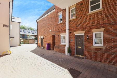 2 bedroom Mews house for sale in Wallace Court, Bancroft