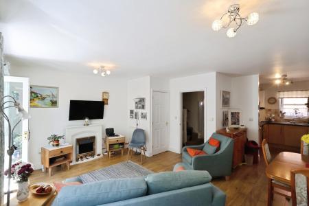 2 bedroom Mews house for sale in Wallace Court, Bancroft