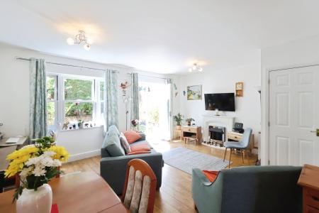 2 bedroom Mews house for sale in Wallace Court, Bancroft