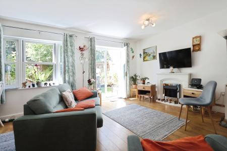 2 bedroom Mews house for sale in Wallace Court, Bancroft