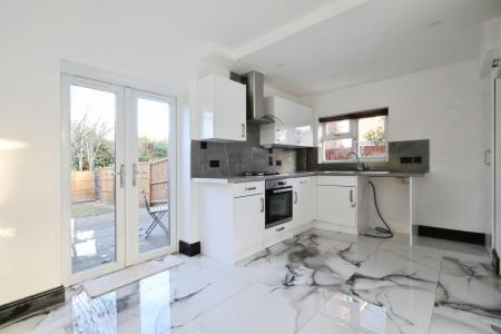 2 bedroom End of terrace house for sale in Conquest Close, Hitchin