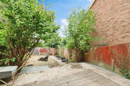 2 bedroom End of terrace house for sale in Conquest Close, Hitchin