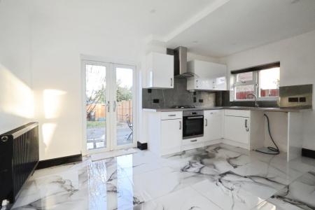 2 bedroom End of terrace house for sale in Conquest Close, Hitchin