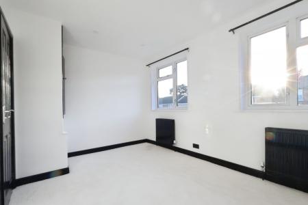 2 bedroom End of terrace house for sale in Conquest Close, Hitchin