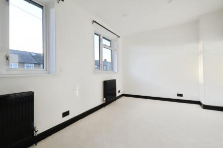 2 bedroom End of terrace house for sale in Conquest Close, Hitchin