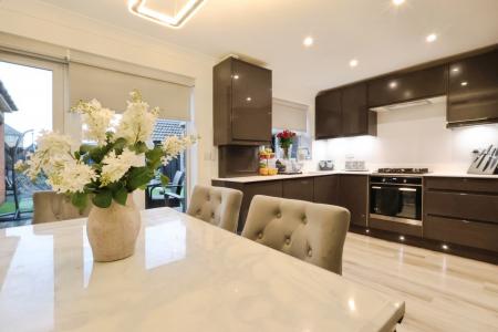 4 bedroom Semi-detached house for sale in Mendip Way, Stevenage