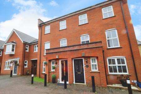 4 bedroom Semi-detached house for sale in Mendip Way, Stevenage