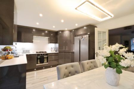 4 bedroom Semi-detached house for sale in Mendip Way, Stevenage