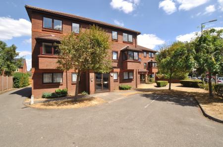 2 bedroom Flat for sale in Westbrook Court, Stevenage Road, Hitchin