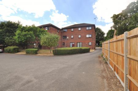2 bedroom Flat for sale in Westbrook Court, Stevenage Road, Hitchin