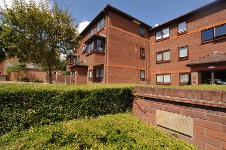 2 bedroom Flat for sale in Westbrook Court, Stevenage Road, Hitchin