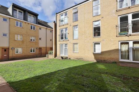 2 bedroom Flat for sale in Watersmeet, Grove Road, Hitchin