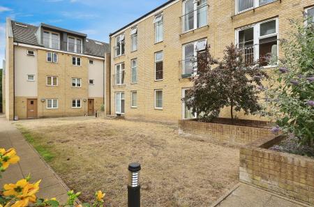 2 bedroom Flat for sale in Watersmeet, Grove Road, Hitchin