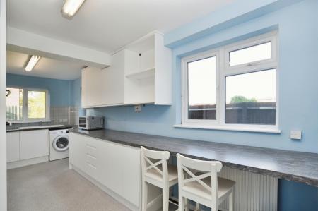 4 bedroom Detached house to let in Campbell Close, Hitchin, SG4