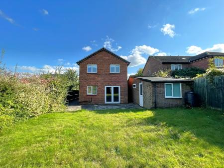 4 bedroom Detached house to let in Campbell Close, Hitchin, SG4