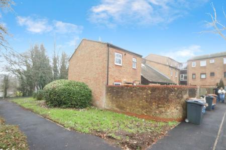 2 bedroom Flat for sale in Baron Court, Stevenage