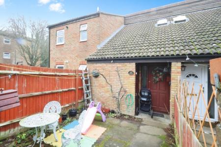 2 bedroom Flat for sale in Baron Court, Stevenage