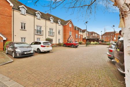 2 bedroom Flat for sale in Peppermint Road, Hitchin