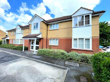 1 bedroom Flat to let in Chestnut Court, Bedford Road, Hitchin, SG5