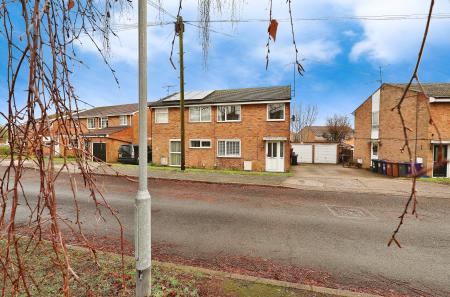3 bedroom Semi-detached house for sale in Bowmans Avenue, Hitchin
