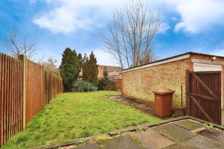 3 bedroom Semi-detached house for sale in Bowmans Avenue, Hitchin