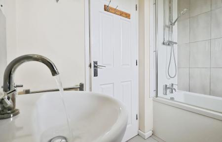 3 bedroom Semi-detached house for sale in Bowmans Avenue, Hitchin