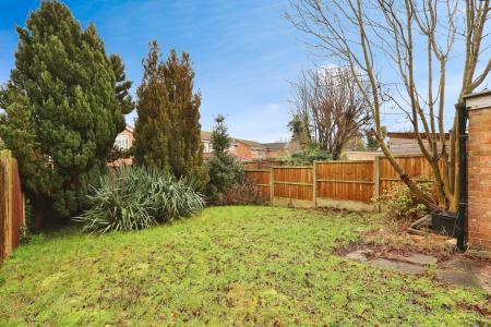 3 bedroom Semi-detached house for sale in Bowmans Avenue, Hitchin